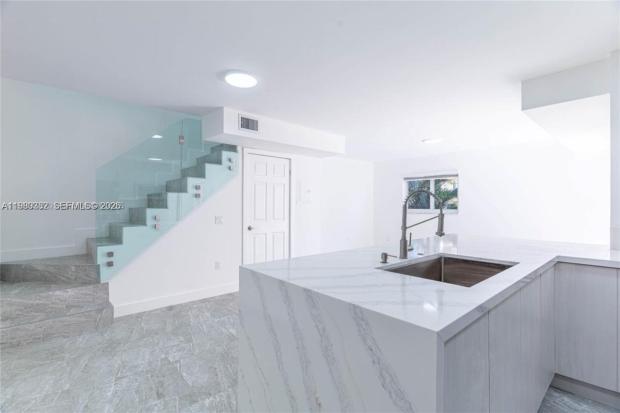 13900 Sw 65th Ter #9 - Photo 3 of 19