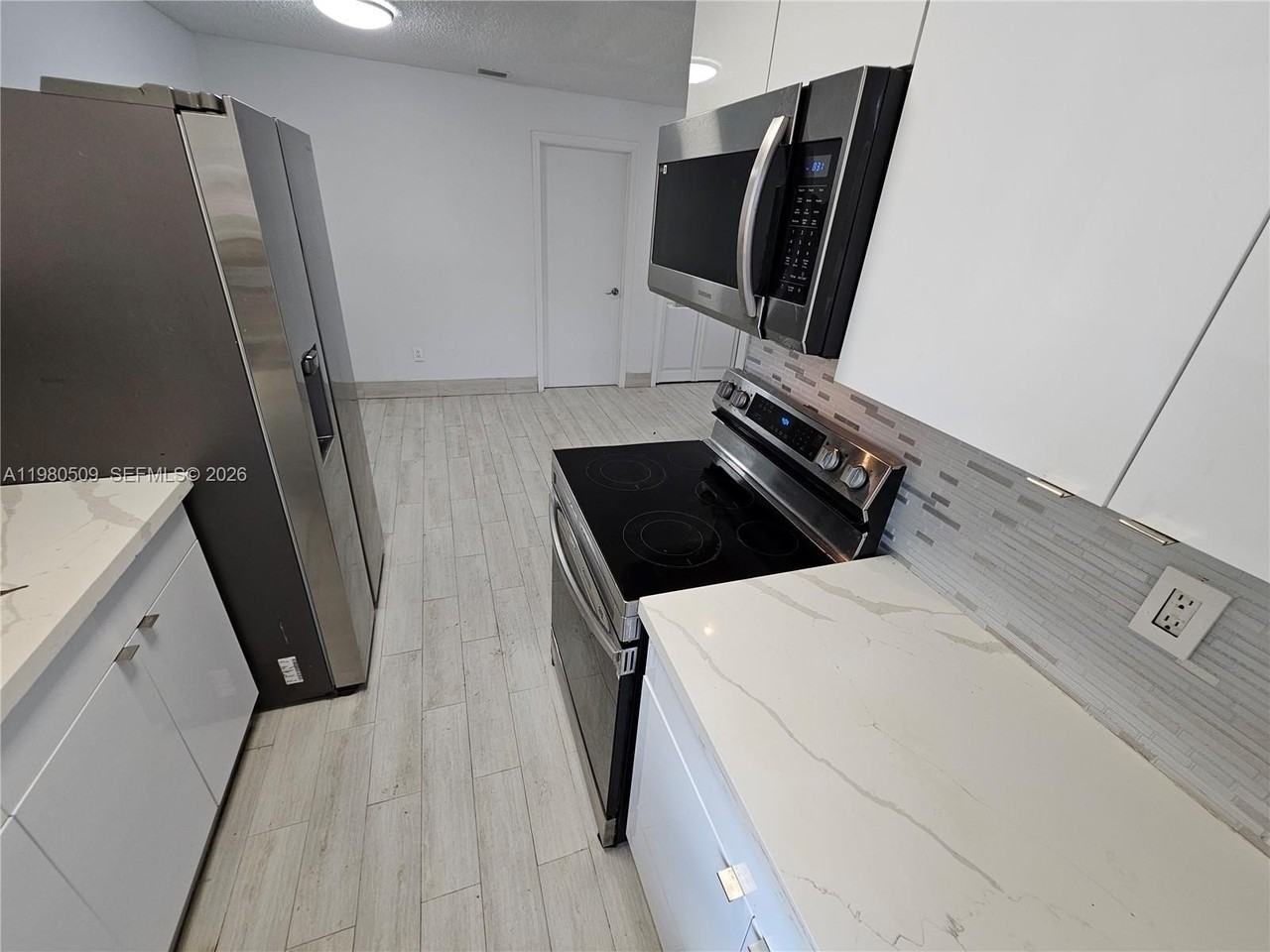 4621 Sw 33rd Ave #1 - Photo 4 of 16