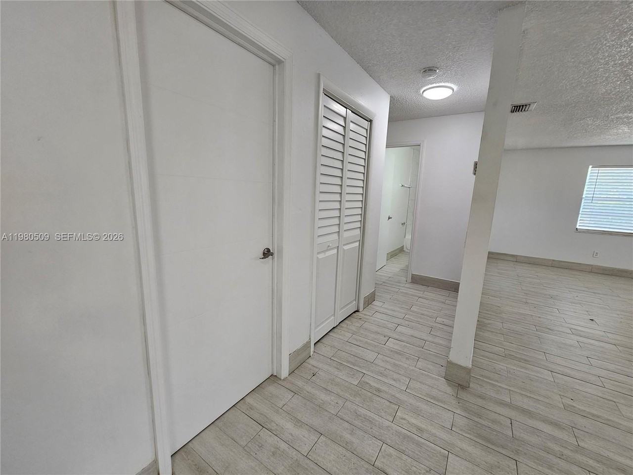 4621 Sw 33rd Ave #1 - Photo 5 of 16