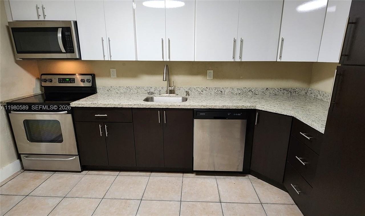 880 E 26th St - Photo 4 of 15