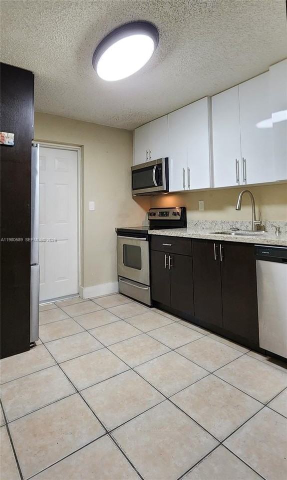 880 E 26th St - Photo 5 of 15