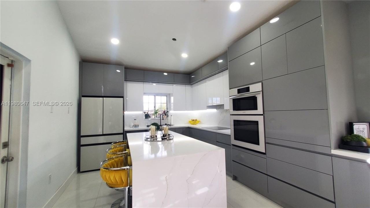 1225 Ne 32nd Ave - Photo 3 of 15