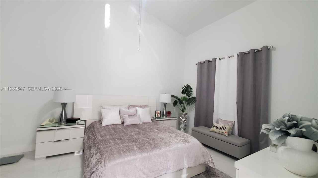 1225 Ne 32nd Ave - Photo 4 of 15