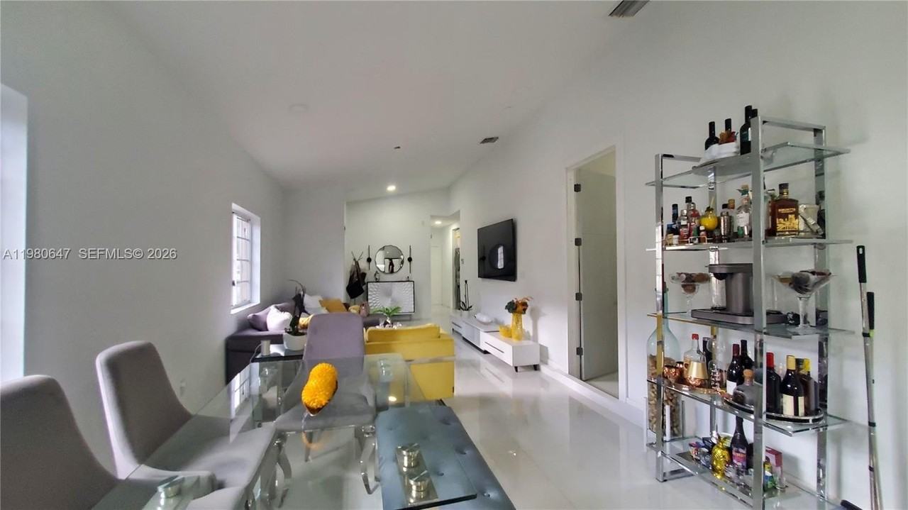 1225 Ne 32nd Ave - Photo 6 of 15