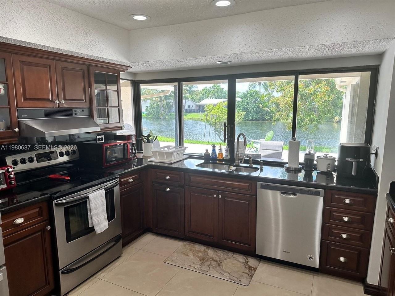 10404 Nw 5th Mnr - Photo 3 of 22