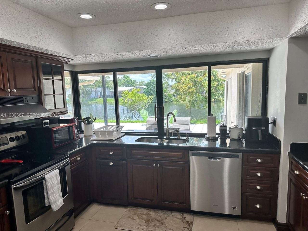 10404 Nw 5th Mnr - Photo 6 of 22