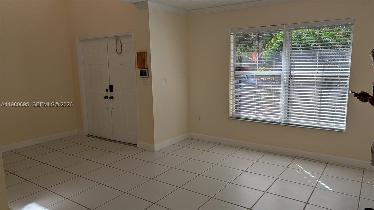 202 W Forest Oak Cir #202 - Photo 2 of 17