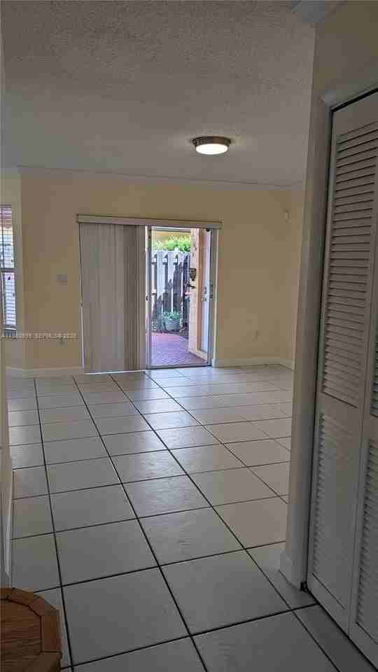 202 W Forest Oak Cir #202 - Photo 3 of 17