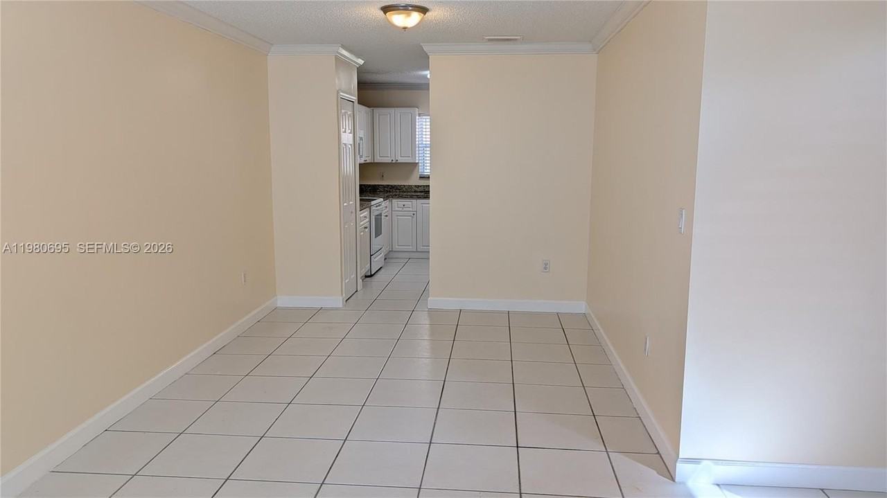 202 W Forest Oak Cir #202 - Photo 4 of 17
