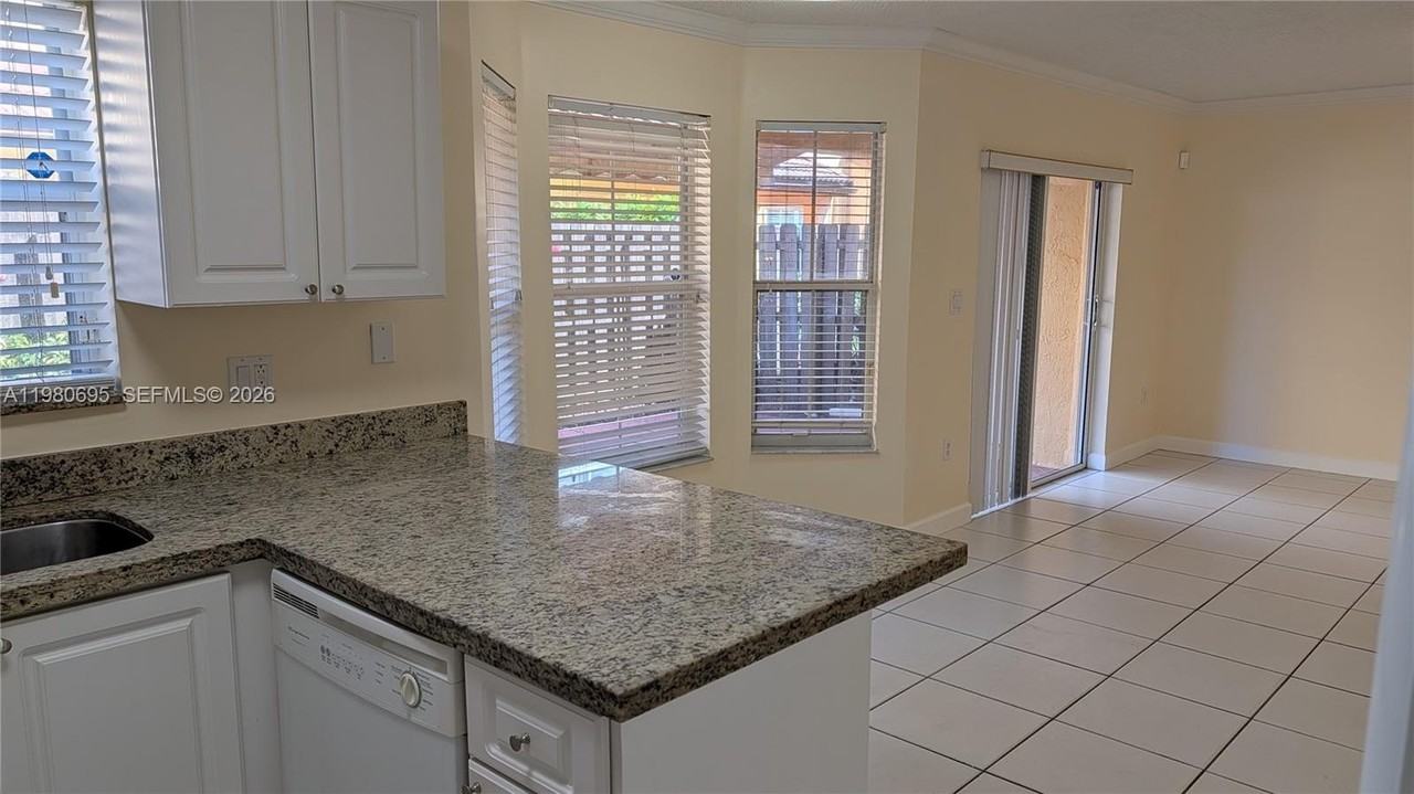 202 W Forest Oak Cir #202 - Photo 5 of 17
