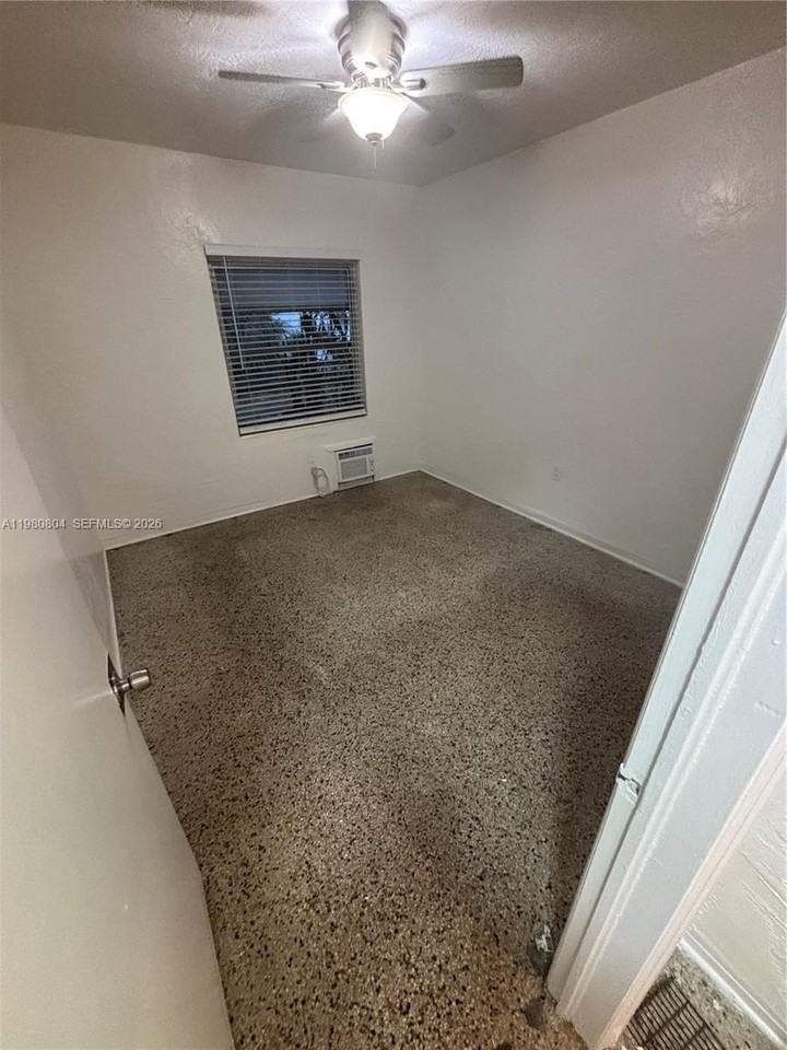 624 Ne 7th Ave #3 - Photo 2 of 7