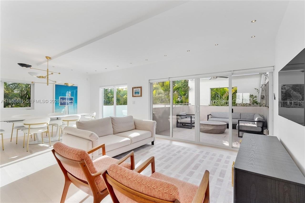 828 3rd St #314 - Photo 2 of 28