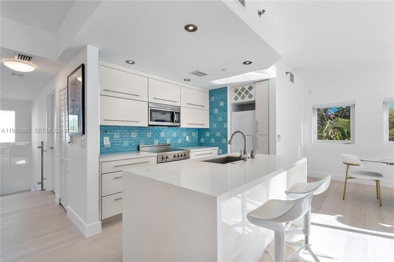 828 3rd St #314 - Photo 7 of 28