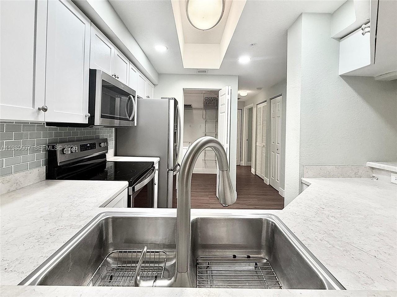 3020 Alcazar Pl #208 - Photo 4 of 25