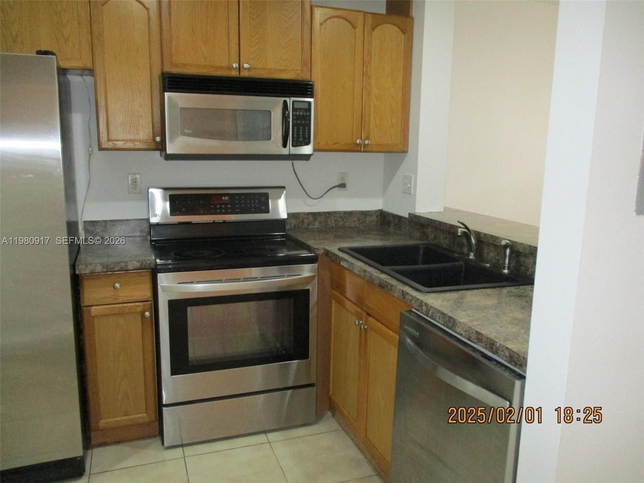 13910 Sw 175th Ter #13010 - Photo 4 of 27