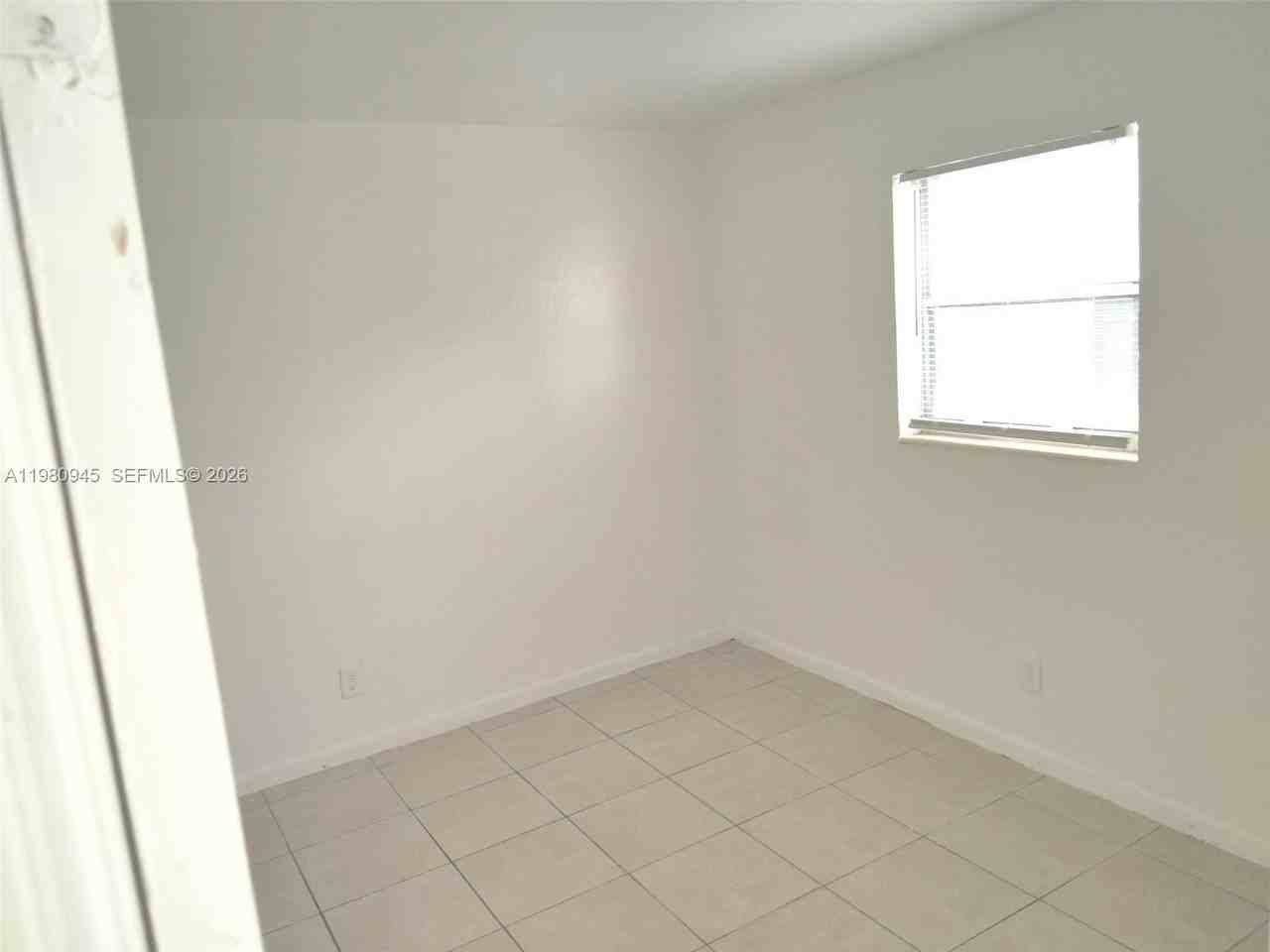 519 Nw 8th Ave #4 - Photo 2 of 4