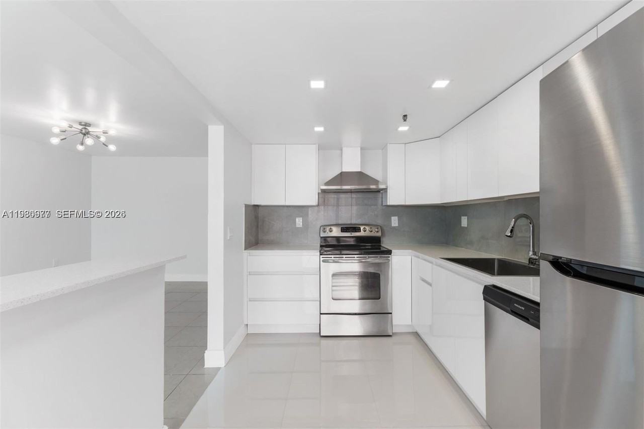 17890 W Dixie Hwy #501 - Photo 6 of 22
