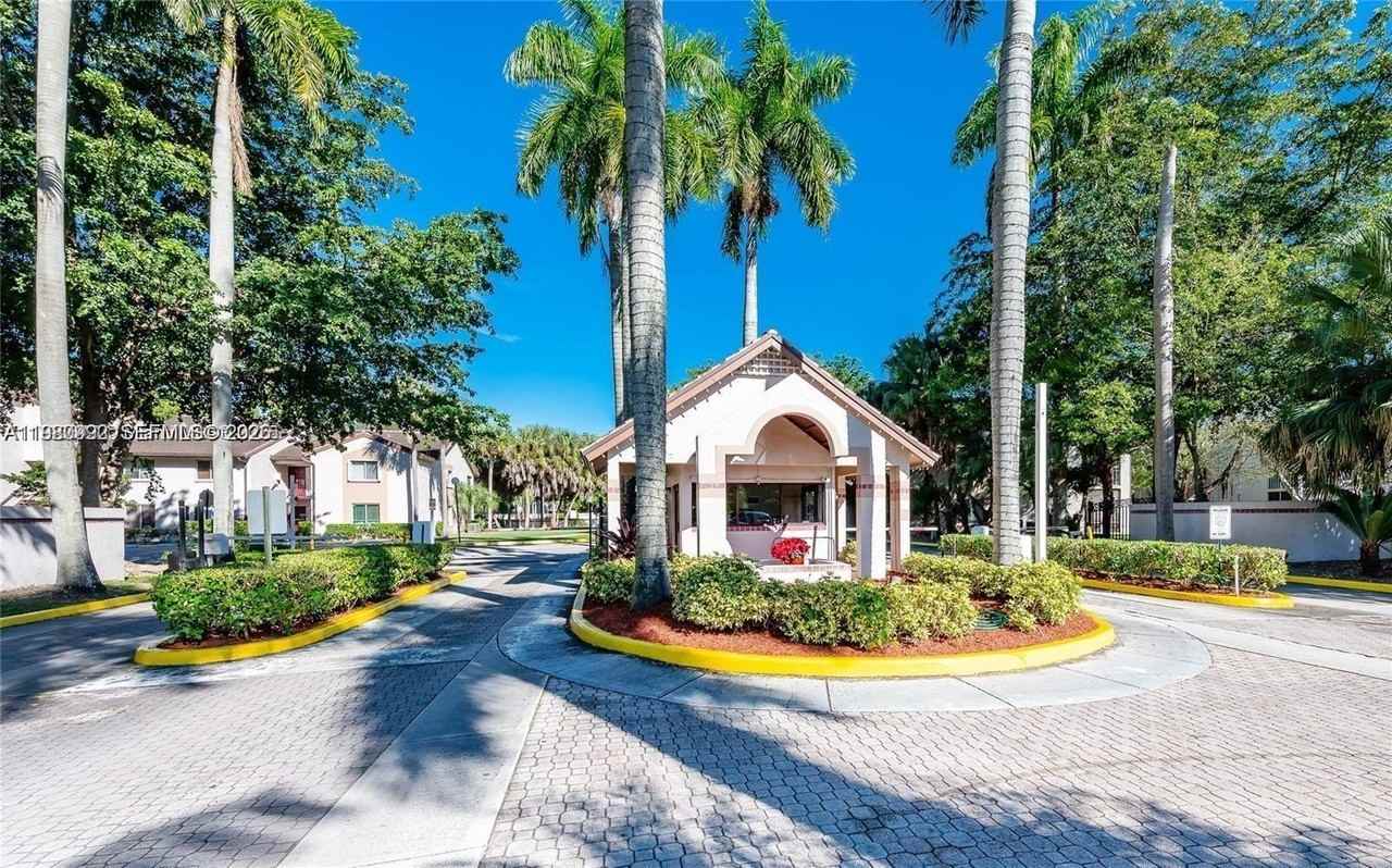 13922 Sw 91st Ter #13922 - Photo 2 of 3