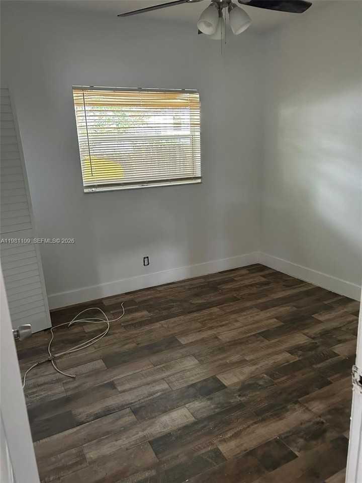 730 Sw 4th St #A - Photo 6 of 9