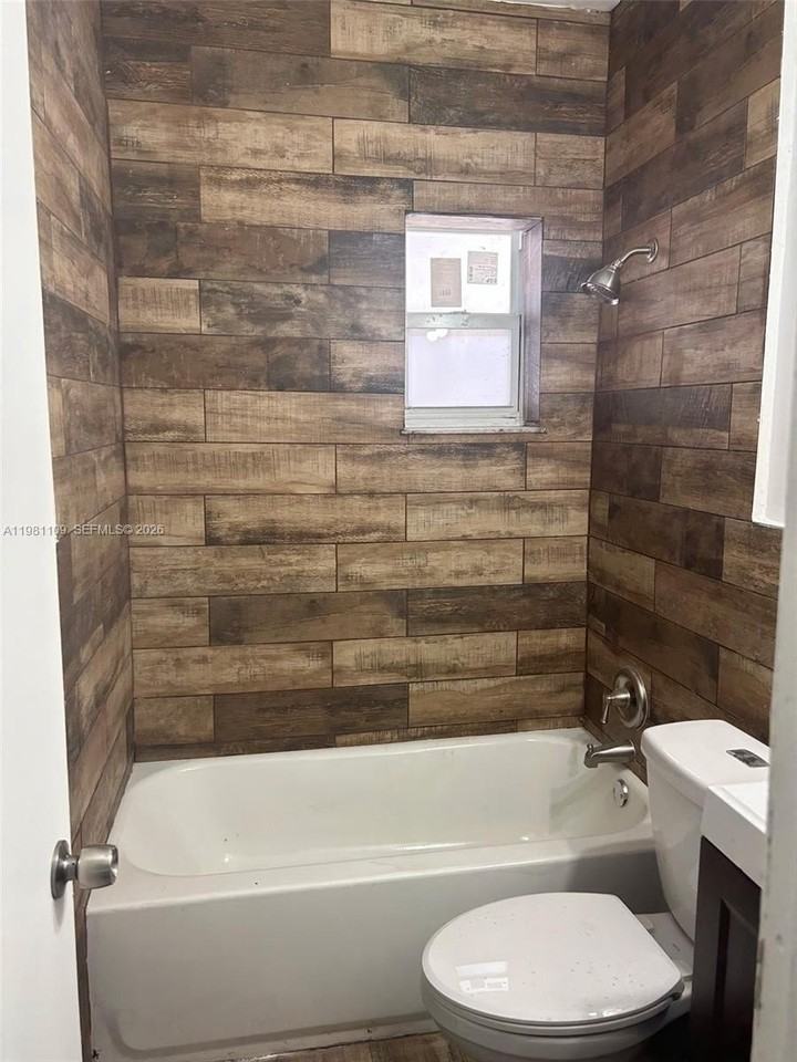 730 Sw 4th St #A - Photo 7 of 9