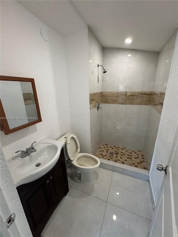 1025 Nw 7th Ave #A - Photo 6 of 13