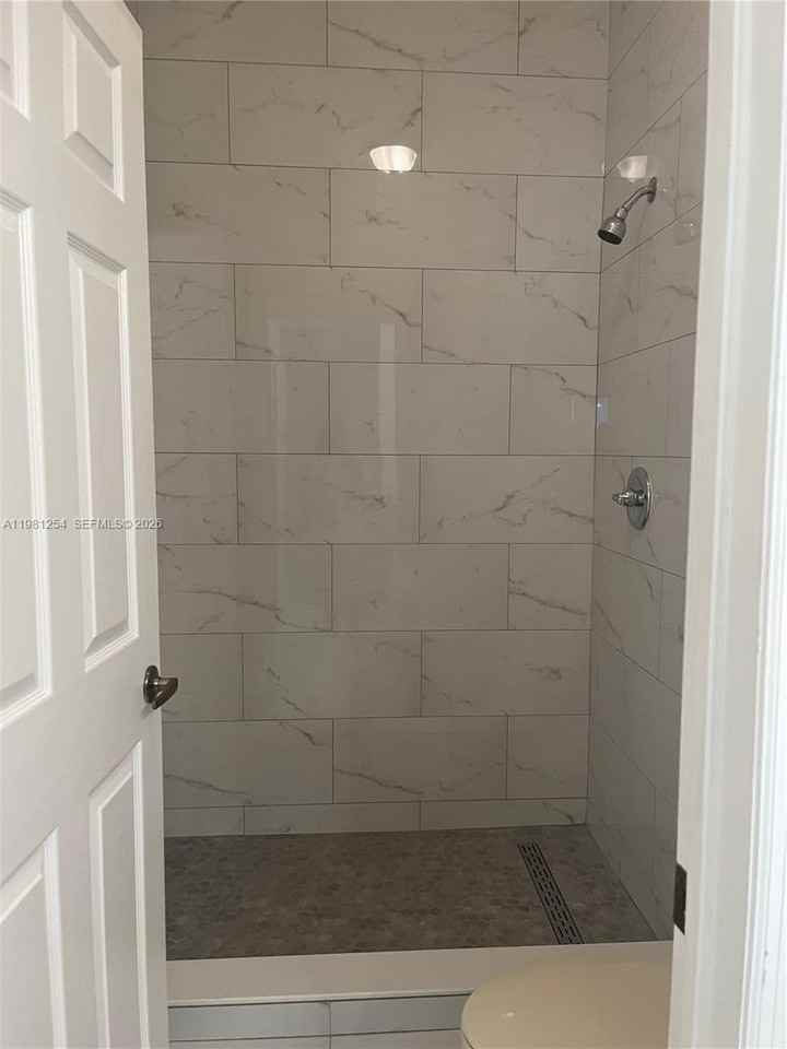 9081 Sw 153rd Ct - Photo 6 of 12