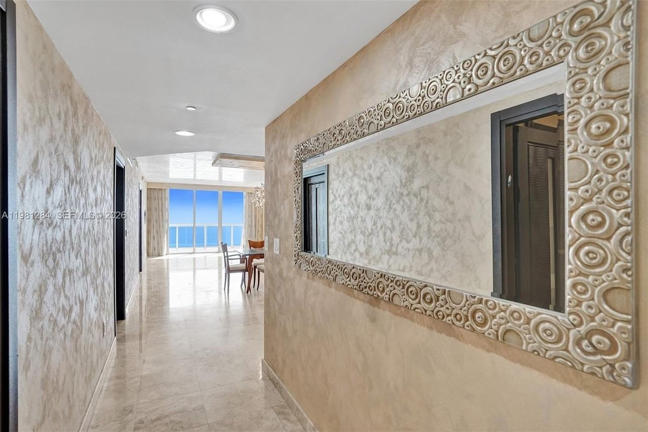 1850 S Ocean Dr #2003 - Photo 3 of 48