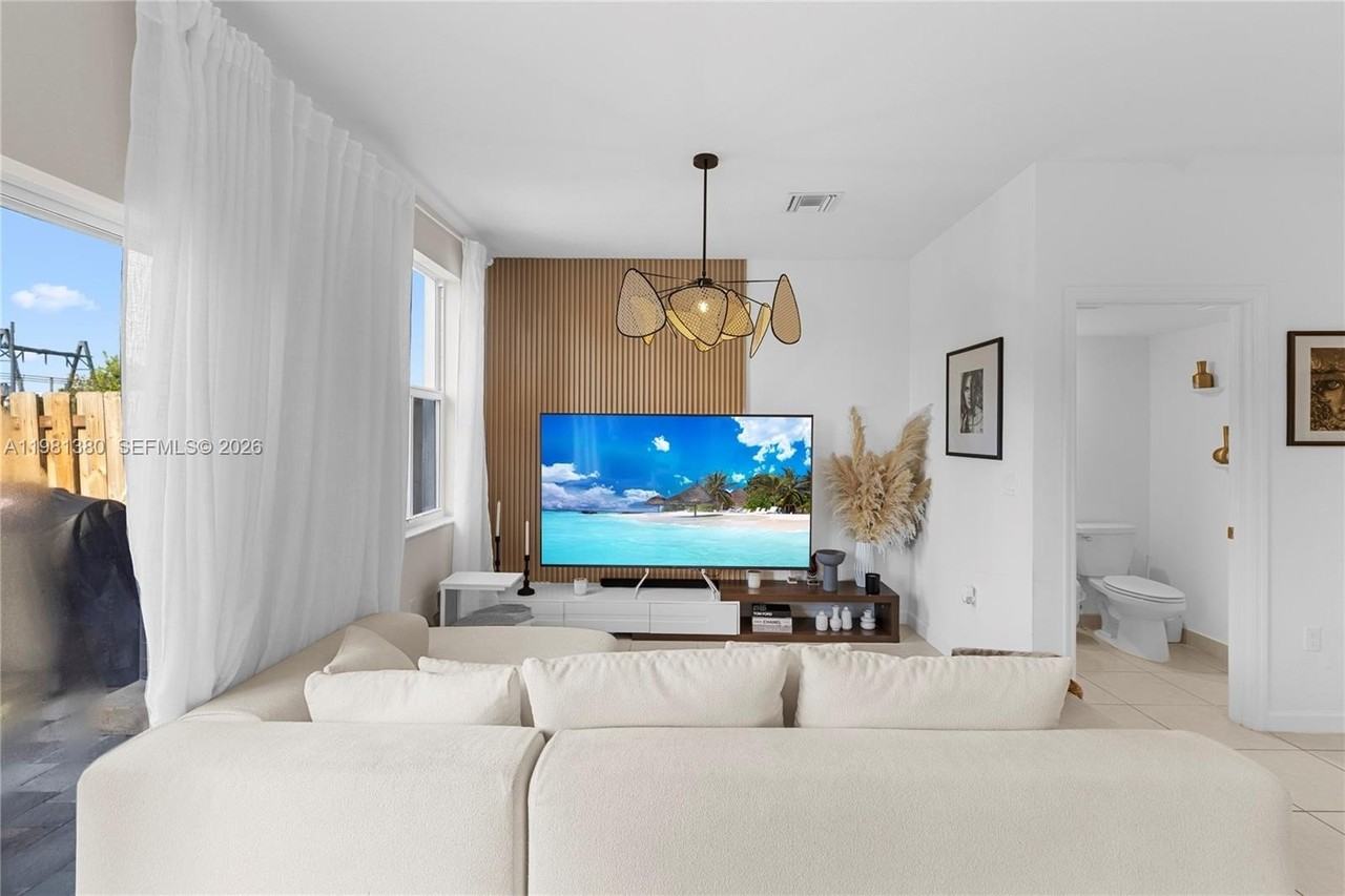 12022 Nw 46th St - Photo 5 of 11