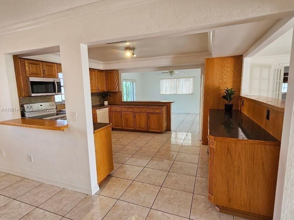 2885 Cambridge Rd - Photo 4 of 14