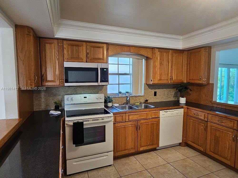 2885 Cambridge Rd - Photo 6 of 14