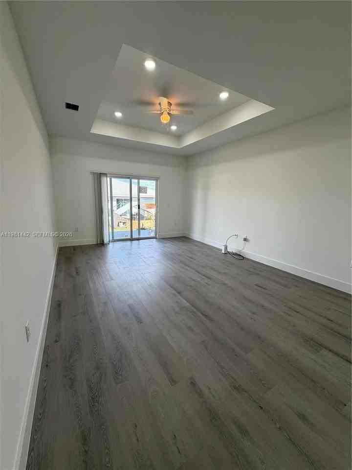 721 Ivan Ave S #721 - Photo 6 of 40