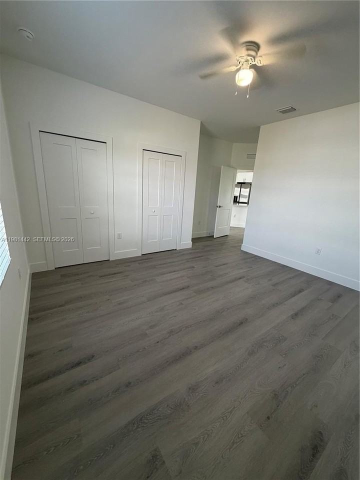 721 Ivan Ave S #721 - Photo 7 of 40