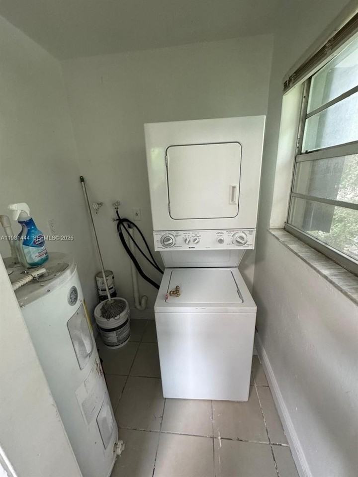 866 Nw 70th St #D - Photo 5 of 11