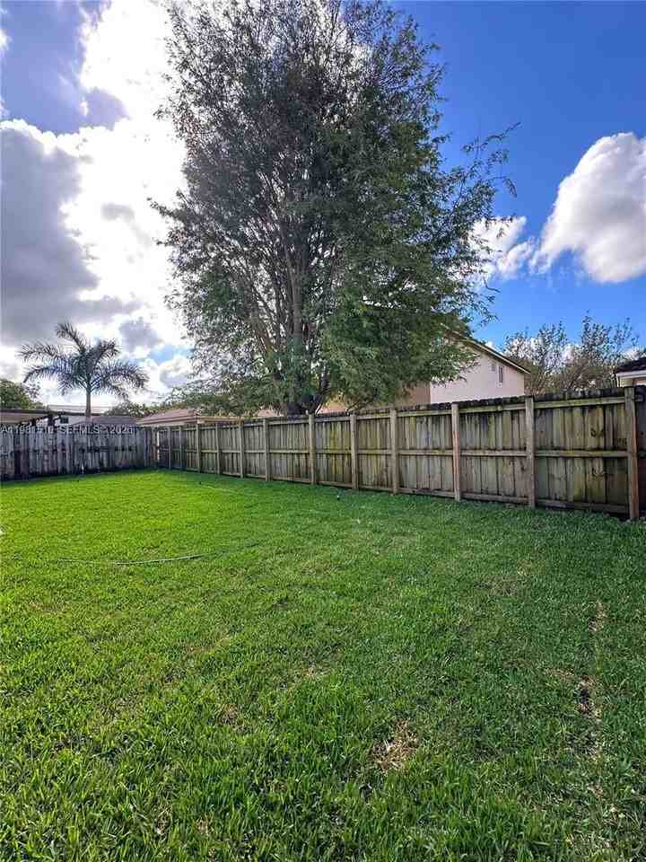 8052 Nw 198th St - Photo 3 of 29