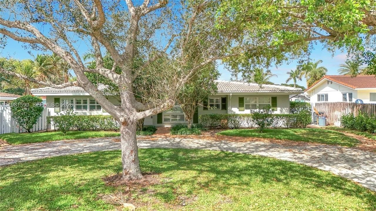 2533 Ne 21st Ter - Photo 2 of 49