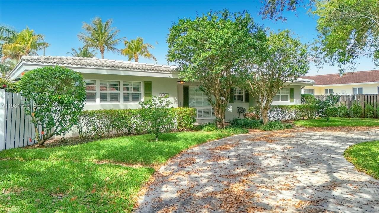 2533 Ne 21st Ter - Photo 3 of 49