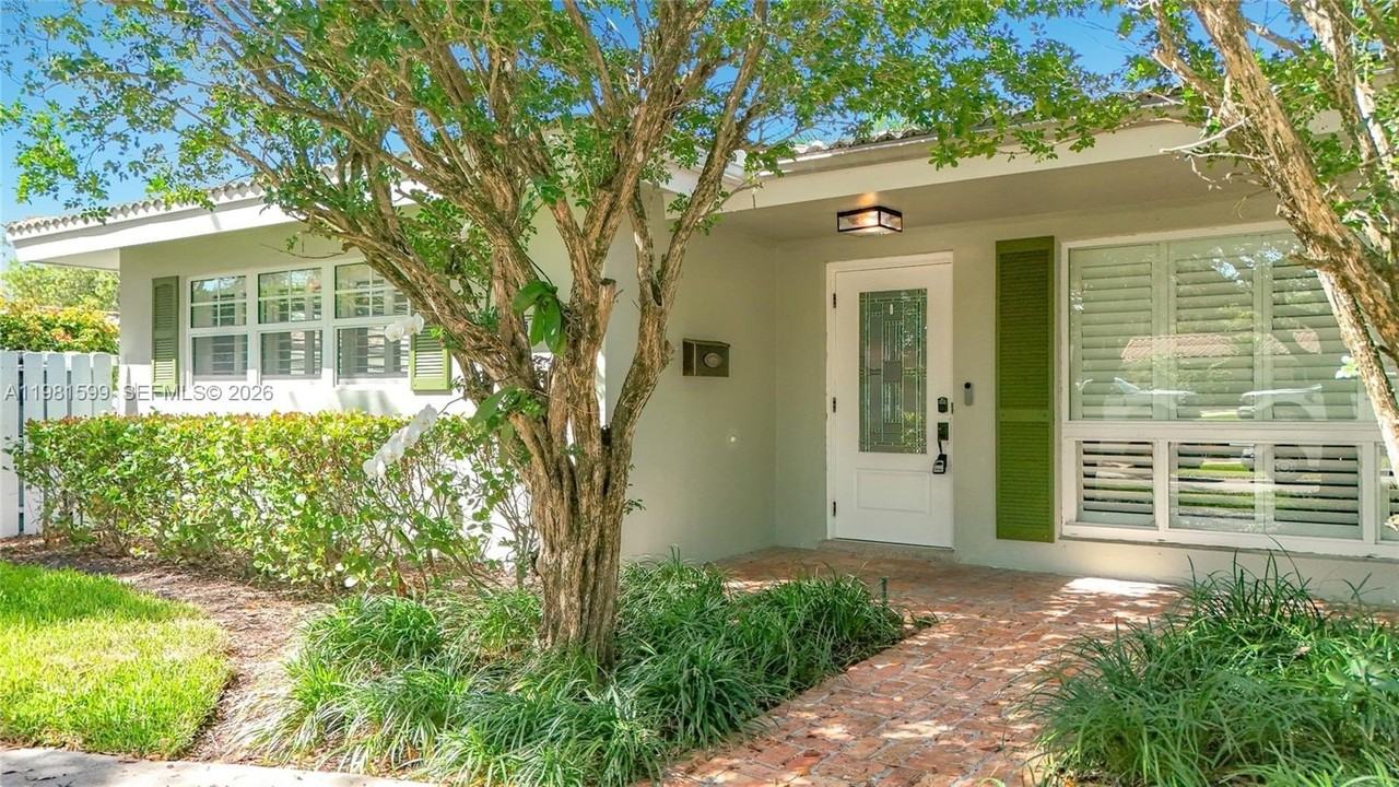 2533 Ne 21st Ter - Photo 4 of 49