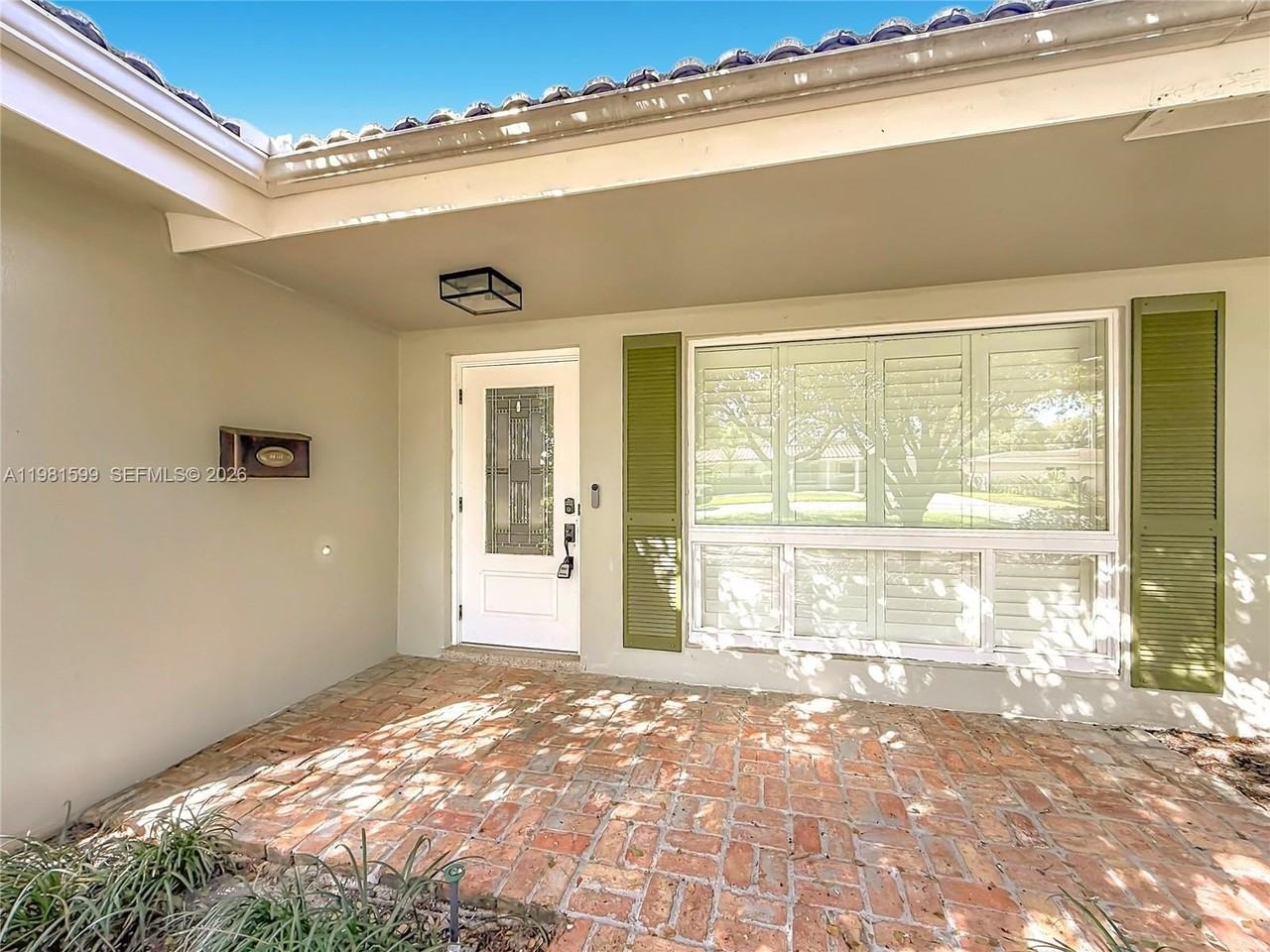 2533 Ne 21st Ter - Photo 5 of 49