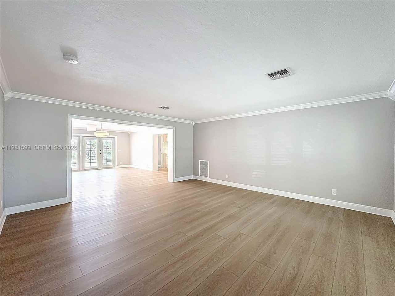 2533 Ne 21st Ter - Photo 6 of 49