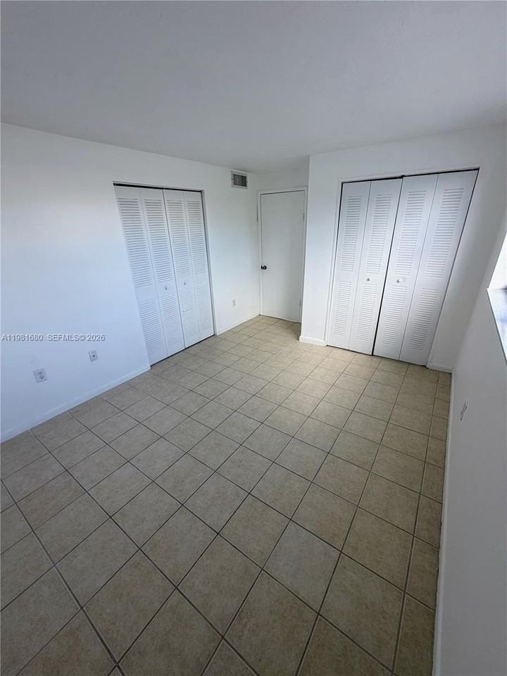 2001 Bay Dr #204 - Photo 4 of 21