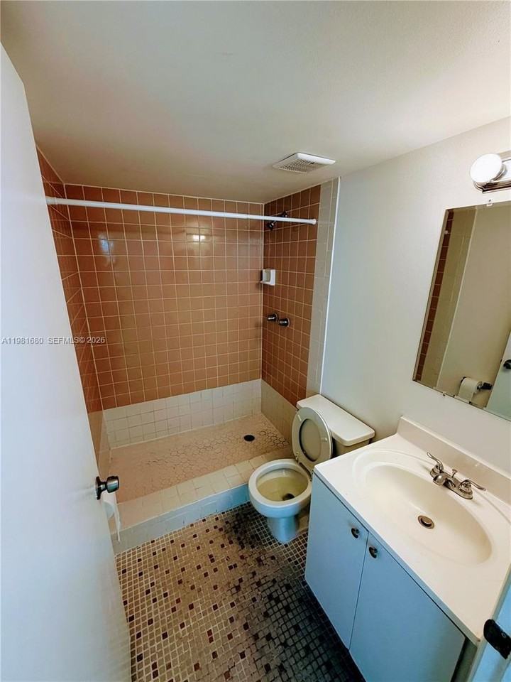 2001 Bay Dr #204 - Photo 7 of 21