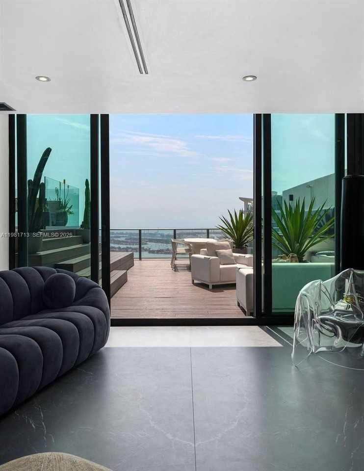 650 Ne 32nd St - Photo 2 of 27