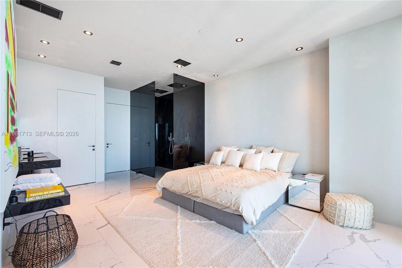 650 Ne 32nd St - Photo 7 of 27