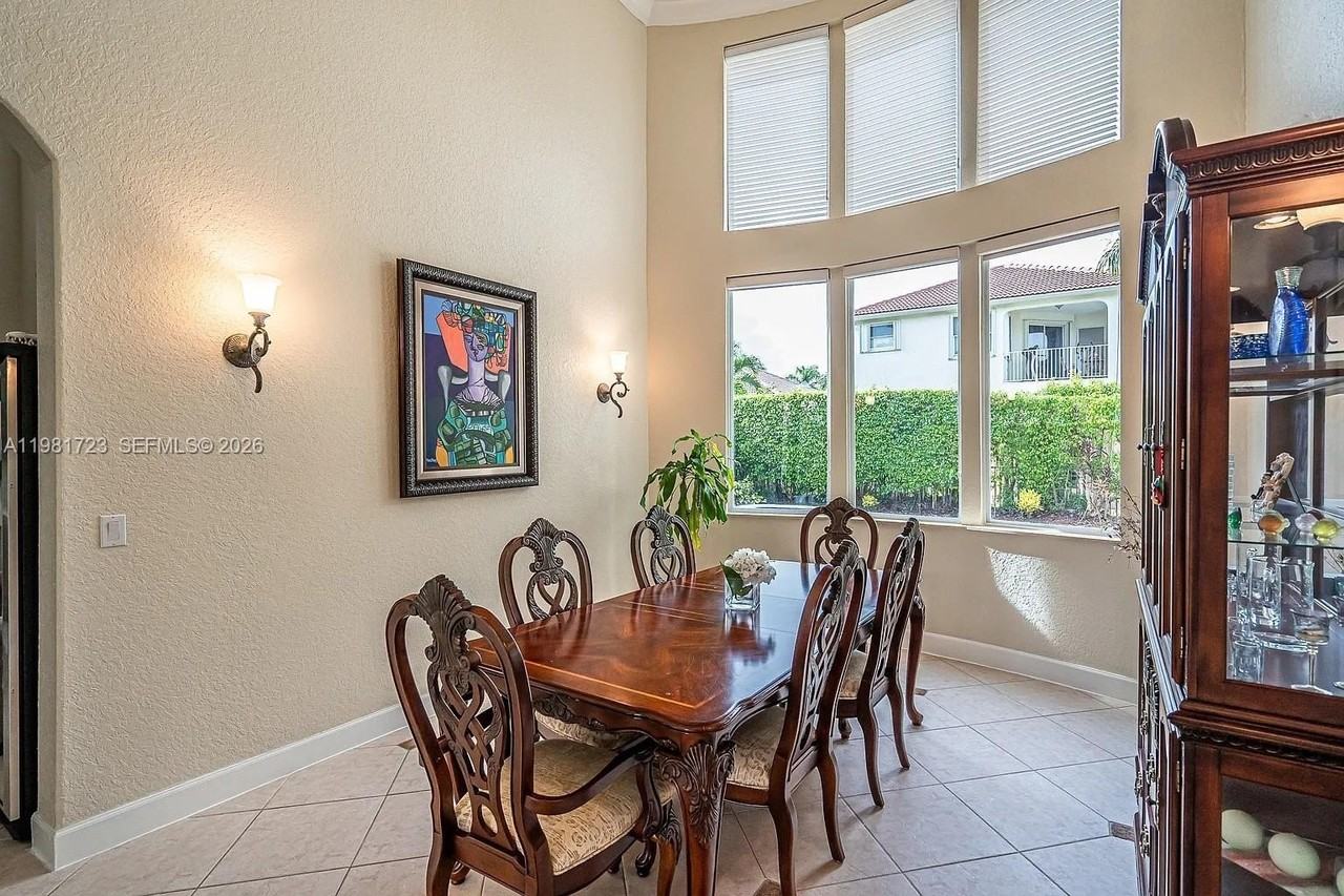 3182 Sw 189th Ave - Photo 4 of 33