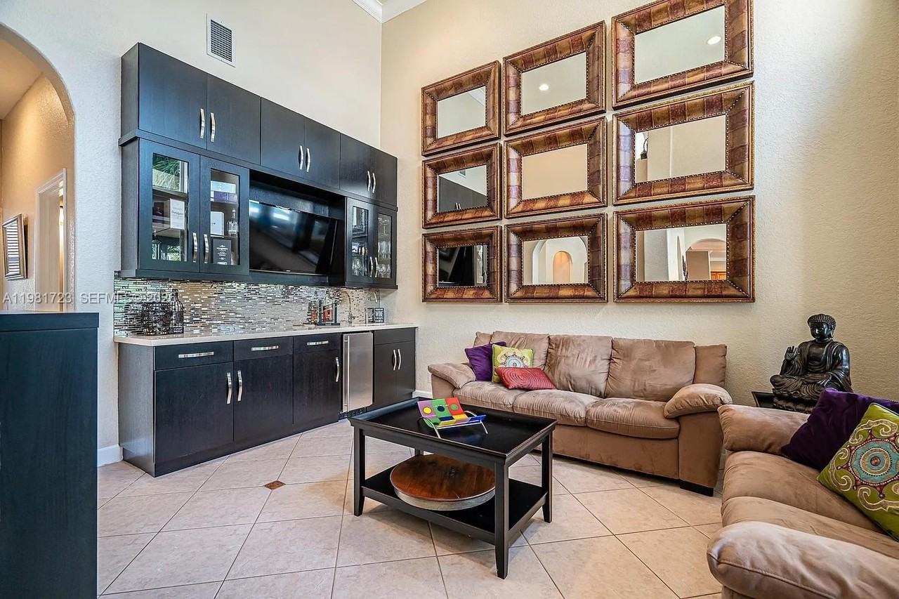 3182 Sw 189th Ave - Photo 6 of 33