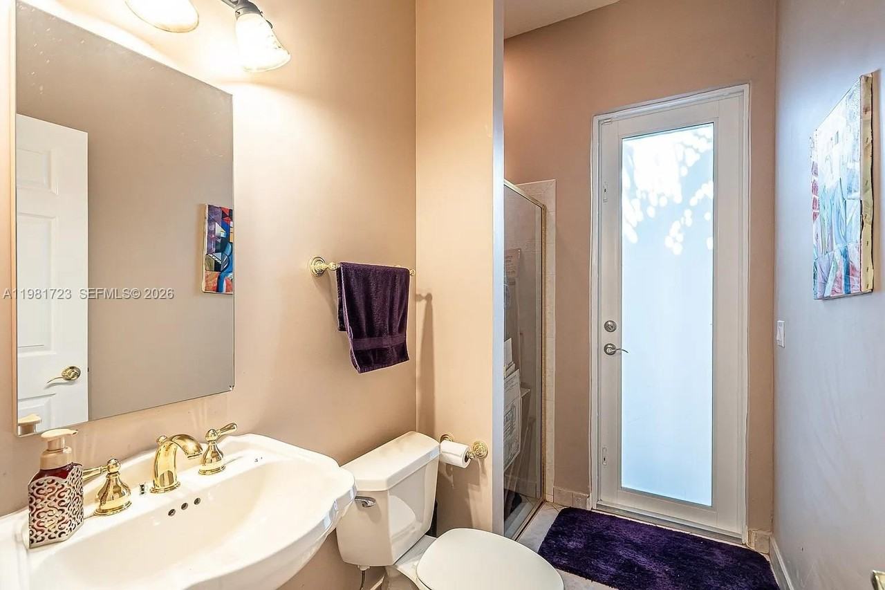 3182 Sw 189th Ave - Photo 7 of 33