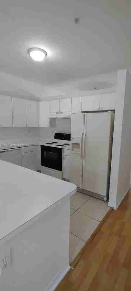 6940 Nw 179th St #303-7 - Photo 5 of 20