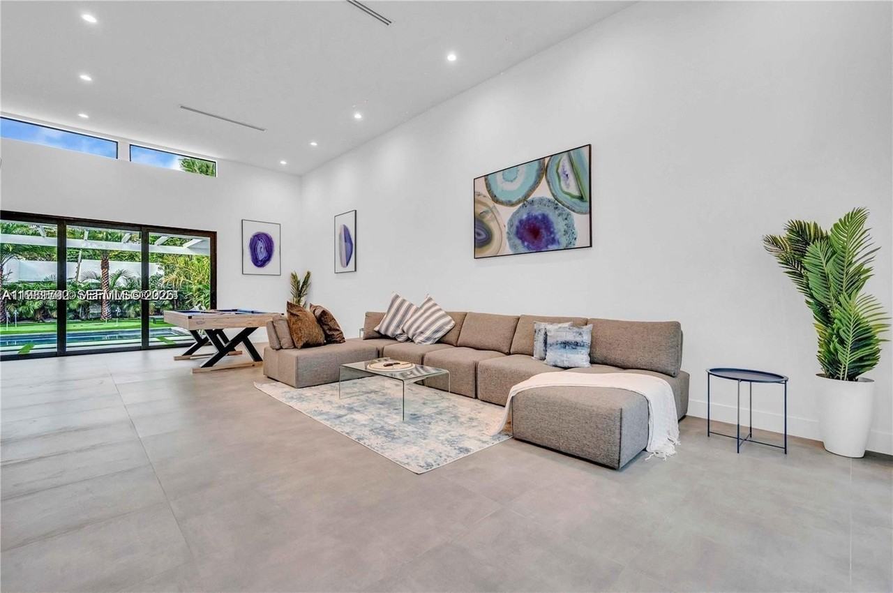 155 Nw 51st St #0 - Photo 5 of 20