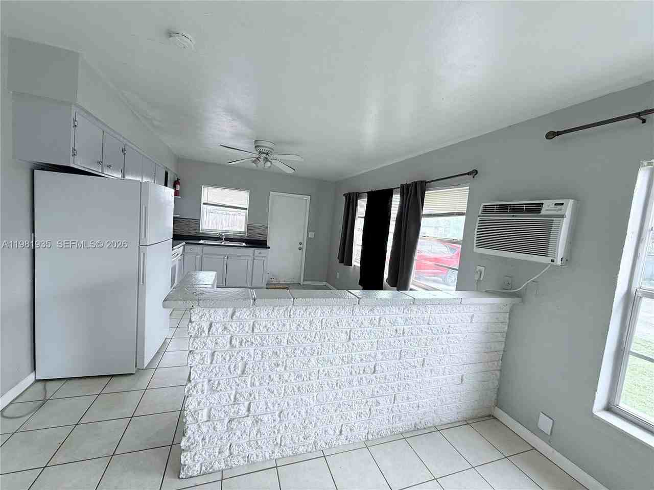 815 Nw 16th St #815 - Photo 4 of 12