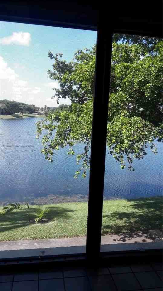 206 Lake Pointe Dr #206 - Photo 2 of 13